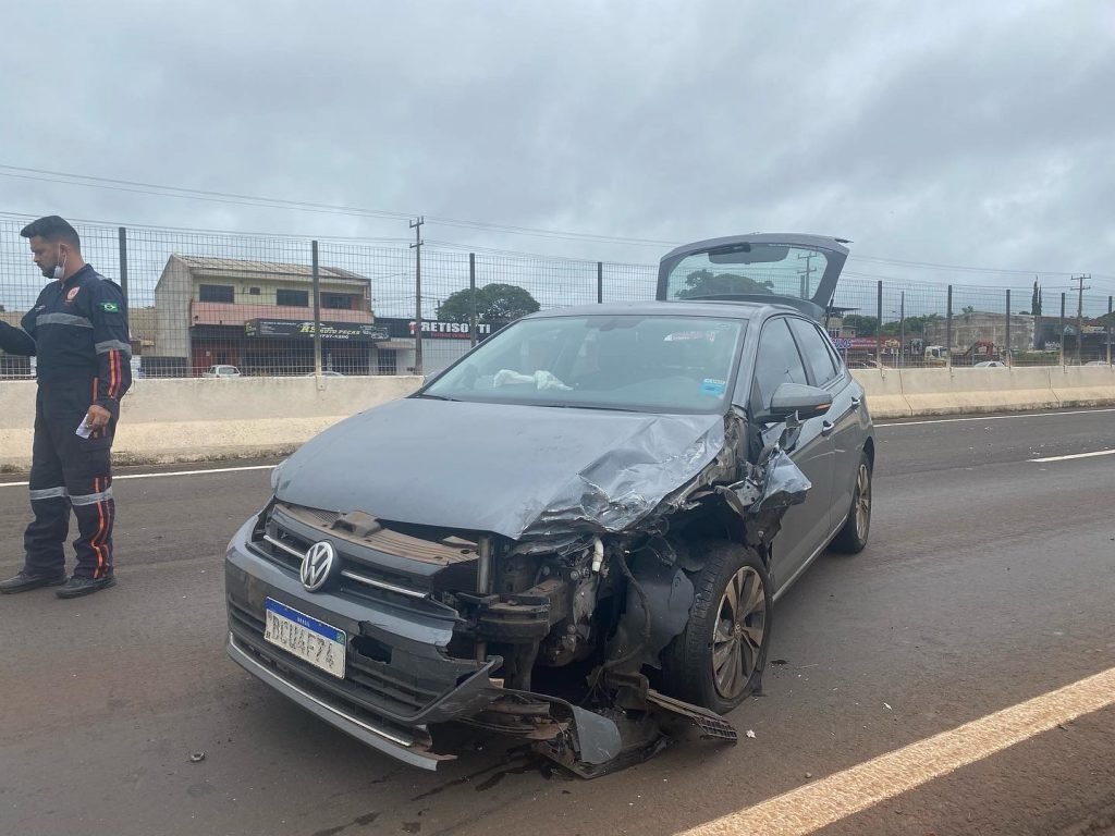 Gestante é socorrida pelo SAMU após colisão traseira na rodovia em Paiçandu
