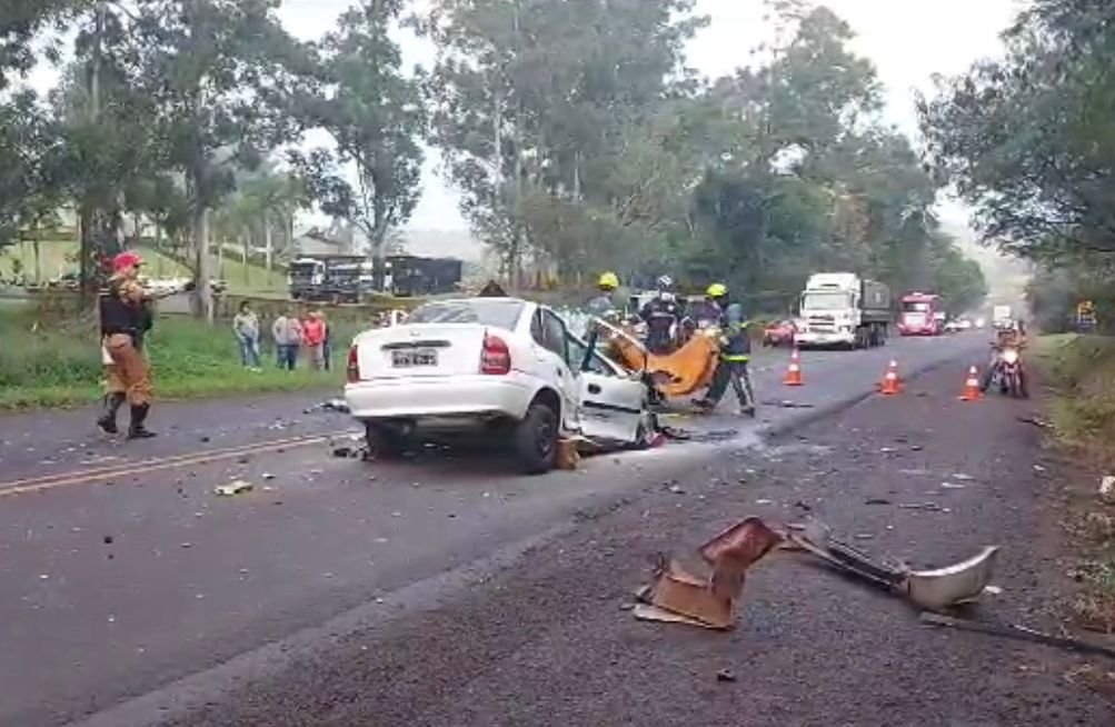 Motorista morre após colisão frontal na PR-323