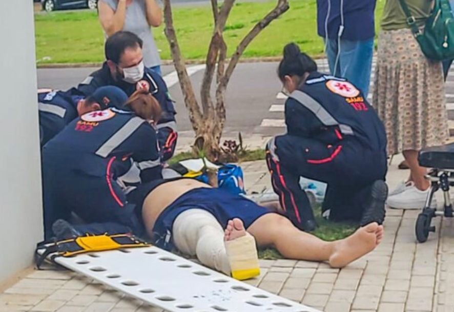 Ciclista é intubado após ser atropelado por carro em Maringá