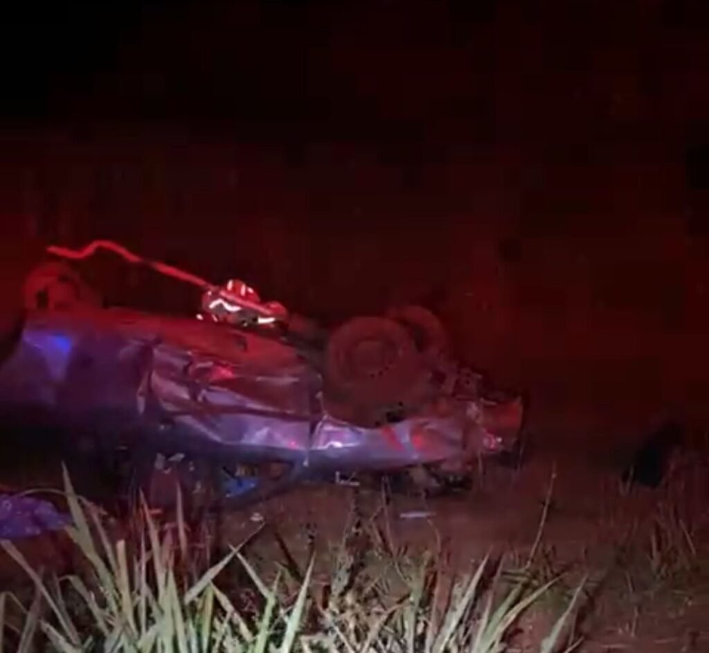 Motorista fica gravemente ferido após capotamento na PR-323