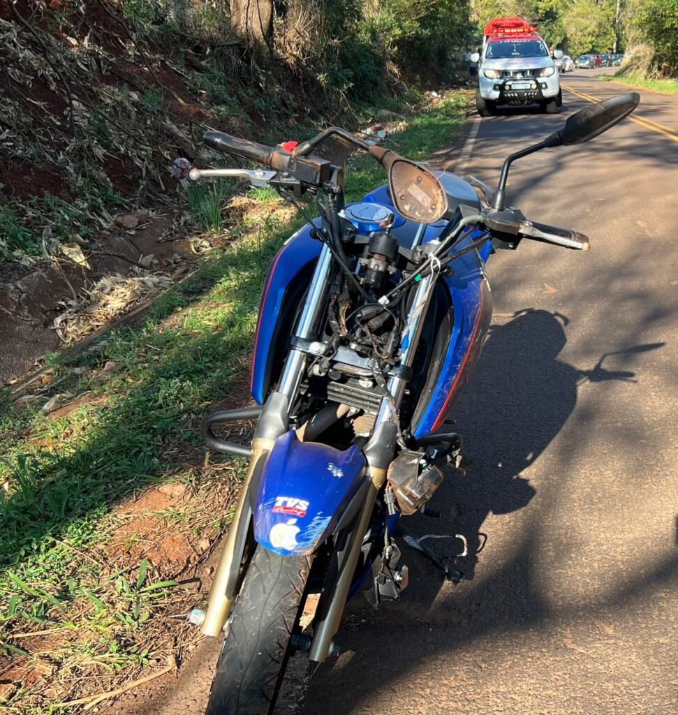 Mulher precisa ser entubada após acidente grave de moto entre Ivatuba e Floresta