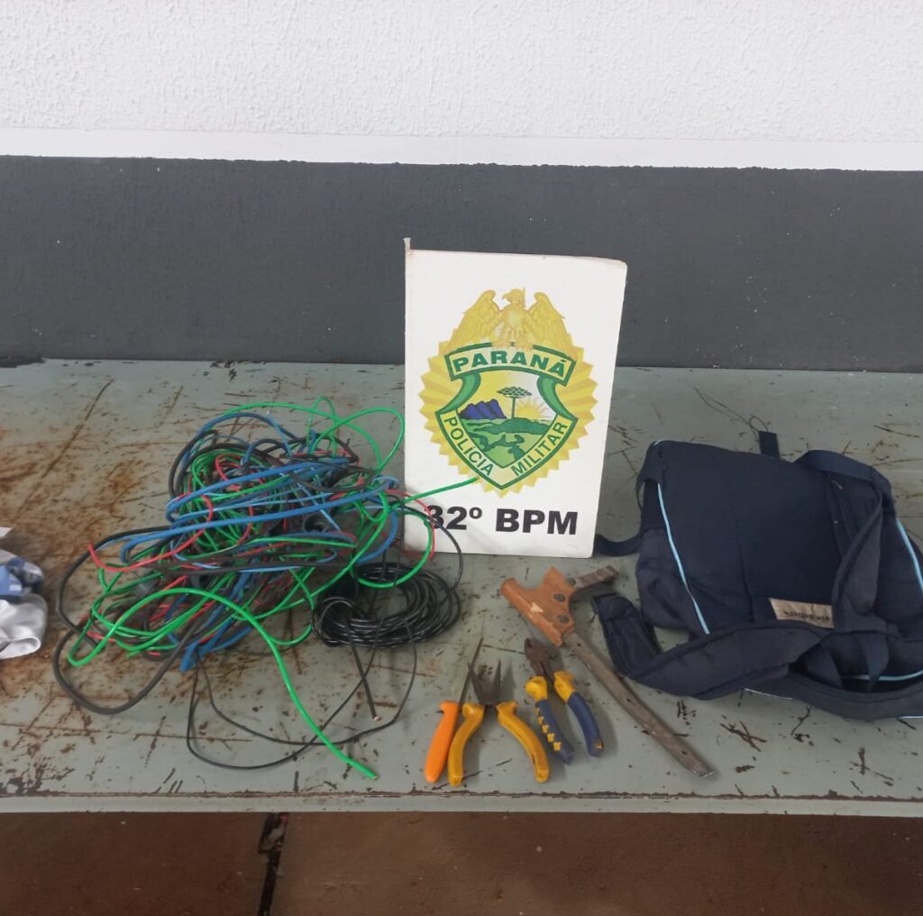 Furto em plena luz do dia: polícia militar prende em flagrante ladrão furtando fios de energia em Paiçandu