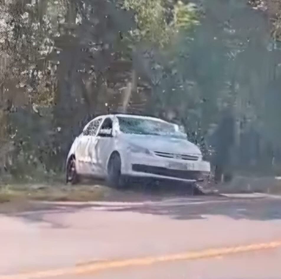 Carro se envolve em duas colisões na PR-323 e idoso fica ferido